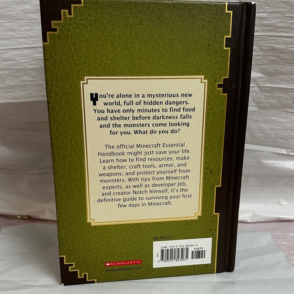 Minecraft Essential Handbook - Updated Edition - Picture 7 of 10